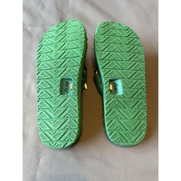 Woman 6 REEF MULLIGAN Golf Flip Flops Turf Grass Tee Holder Bottle Opener - Picture 3 of 4